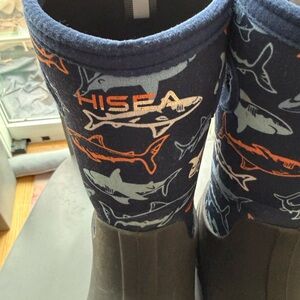 Hisea Kids Shark Print Boots - Navy and Black
